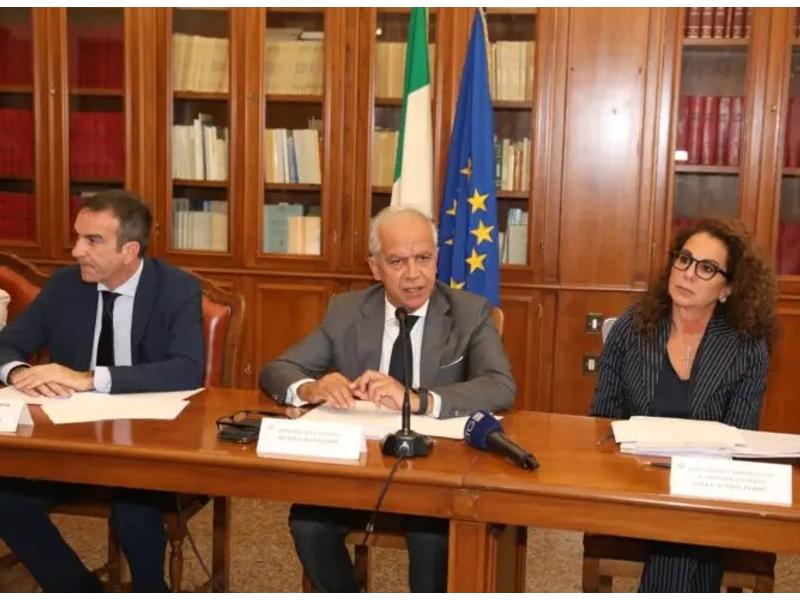 Calabria, 4,1 milioni di euro per potenziare videosorveglianza e contrastare la dispersione scolastica